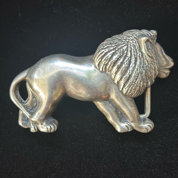 Stately Silver Lion Belt Buckle - Picture 1 of 6